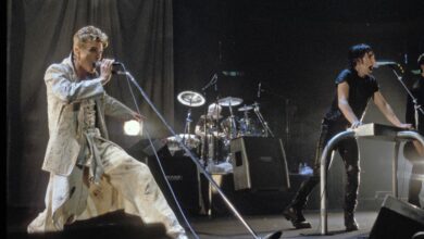 Photo of Watch 40 minutes of footage from David Bowie and Nine Inch Nails’ 1995 tour