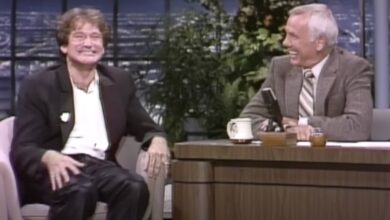 Photo of Robin Williams Makes Manic Debut With Johnny Carson