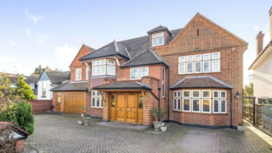 Photo of London property: Enfield’s ‘Millionaire’s Row’ used to film Only Fools and Horses where houses are £3 million