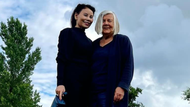 Photo of Mẹ Hồ Ngọc Hà thân thiết với thông gia người Thụy Điển