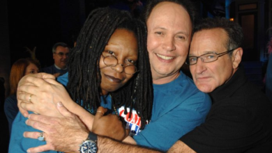 Photo of Whoopi Goldberg and Billy Crystal pay emotional tribute to “brother” Robin Williams